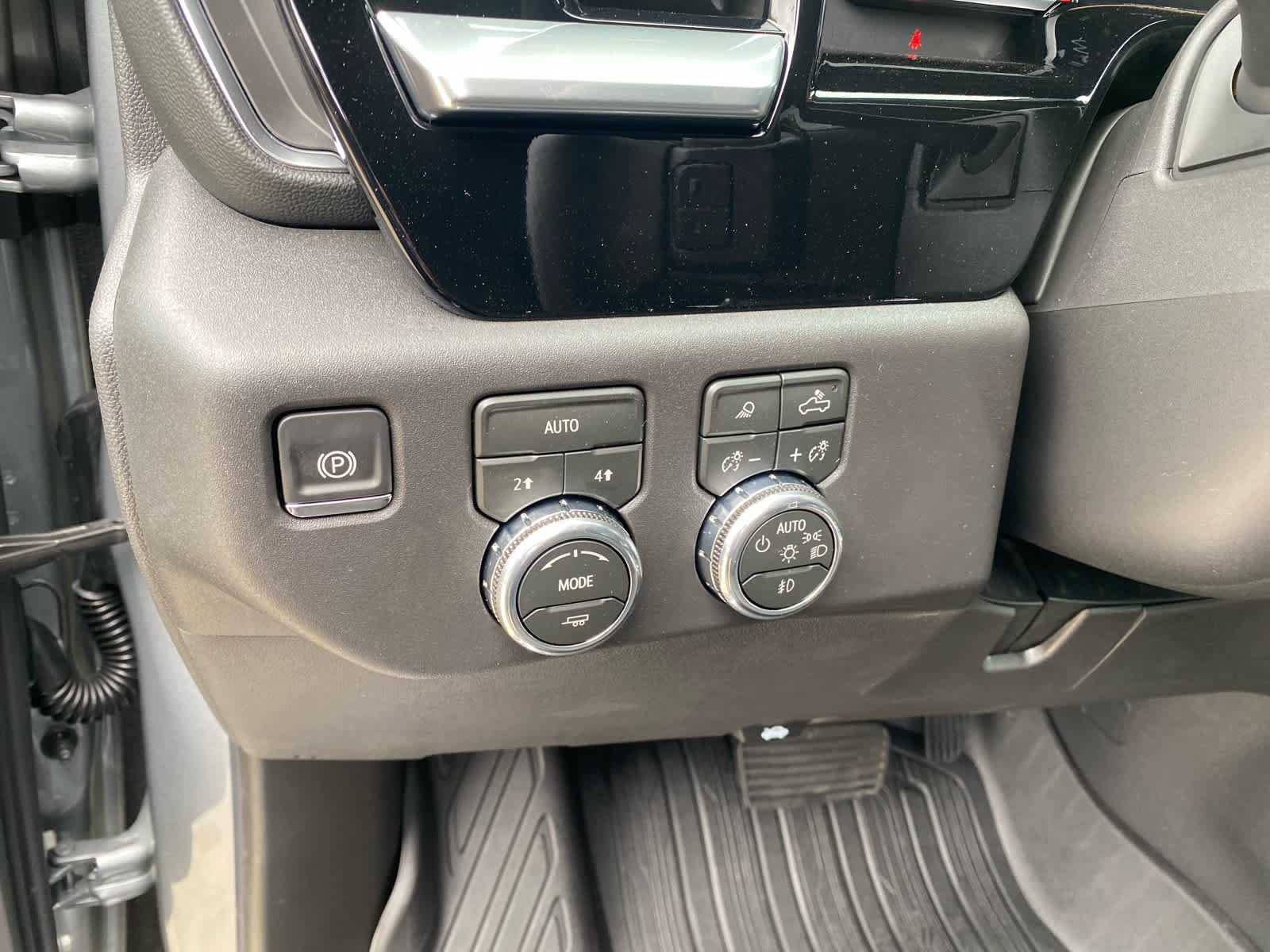 New 2026 Sterling Metallic GMC Elevation image 10