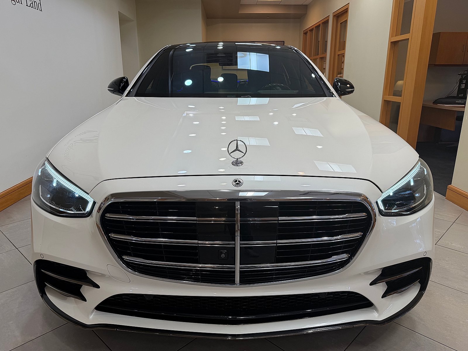 Certified Used 2023 MANUFAKTUR Diamond White Mercedes-Benz 4MATIC® image 3