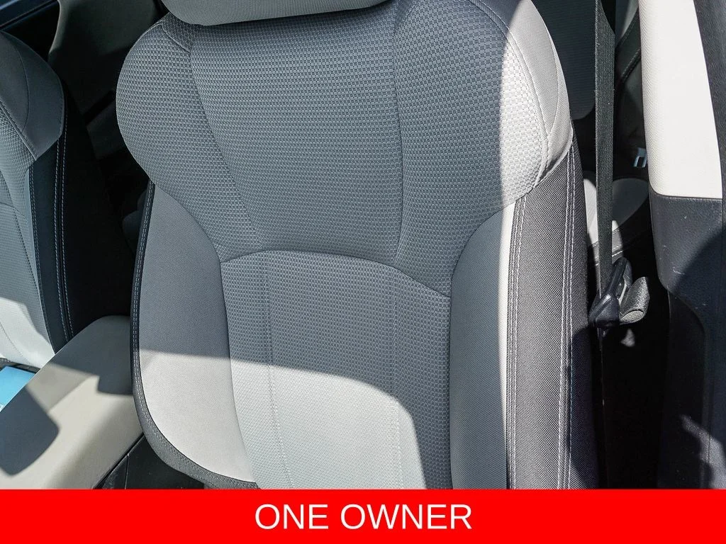 Used 2020 White Subaru Base image 20
