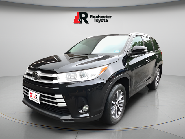 Used 2018 Black Toyota XLE image 3