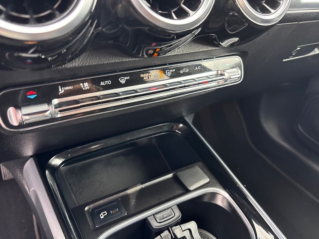 Used 2023 White Mercedes-Benz GLB 250 image 23