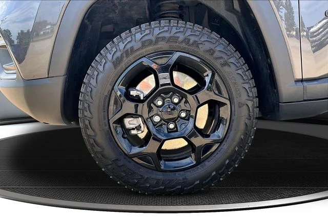 Used 2024 Metallic Jeep Trailhawk image 34