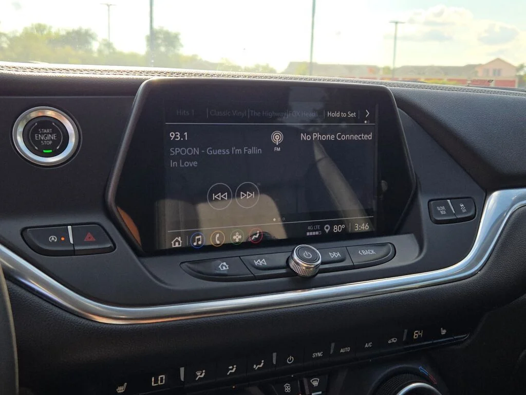 Used 2022 White Chevrolet LT image 28