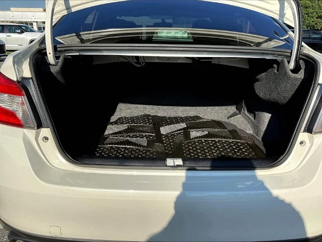 Used 2021 White Subaru Base image 26