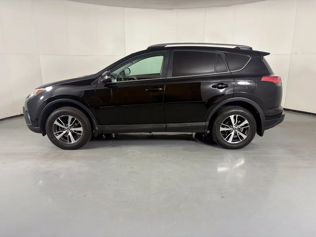 Used 2018 Black Toyota XLE image 5