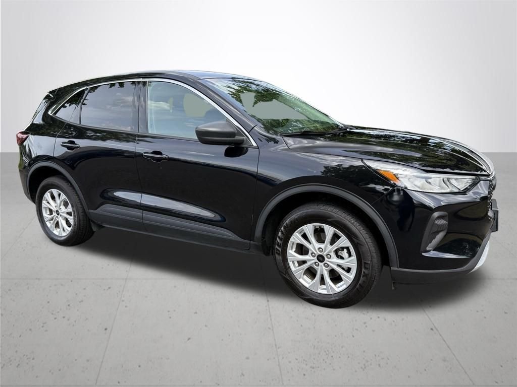 Used 2024 Black Metallic Ford Active image 4
