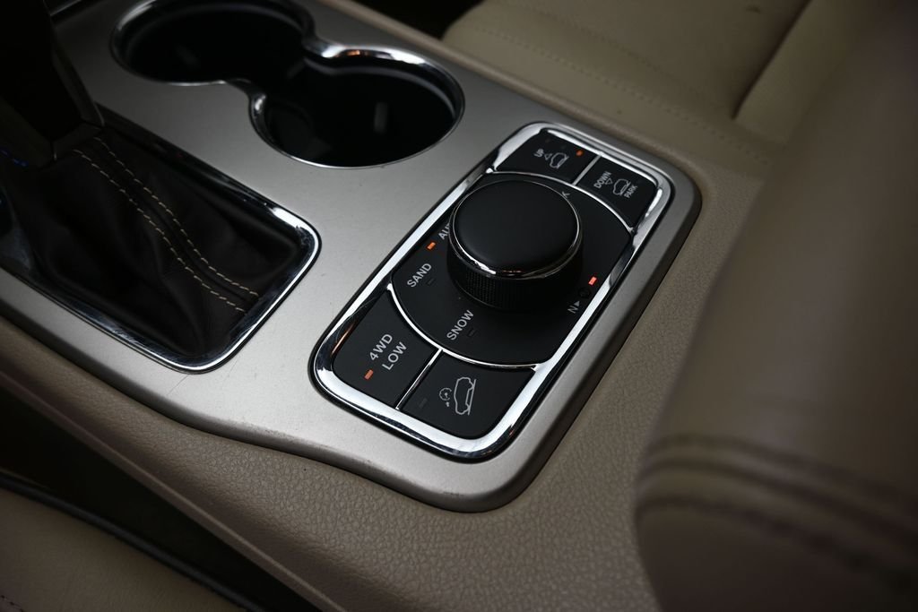 Used 2017 Gray Jeep Overland image 9