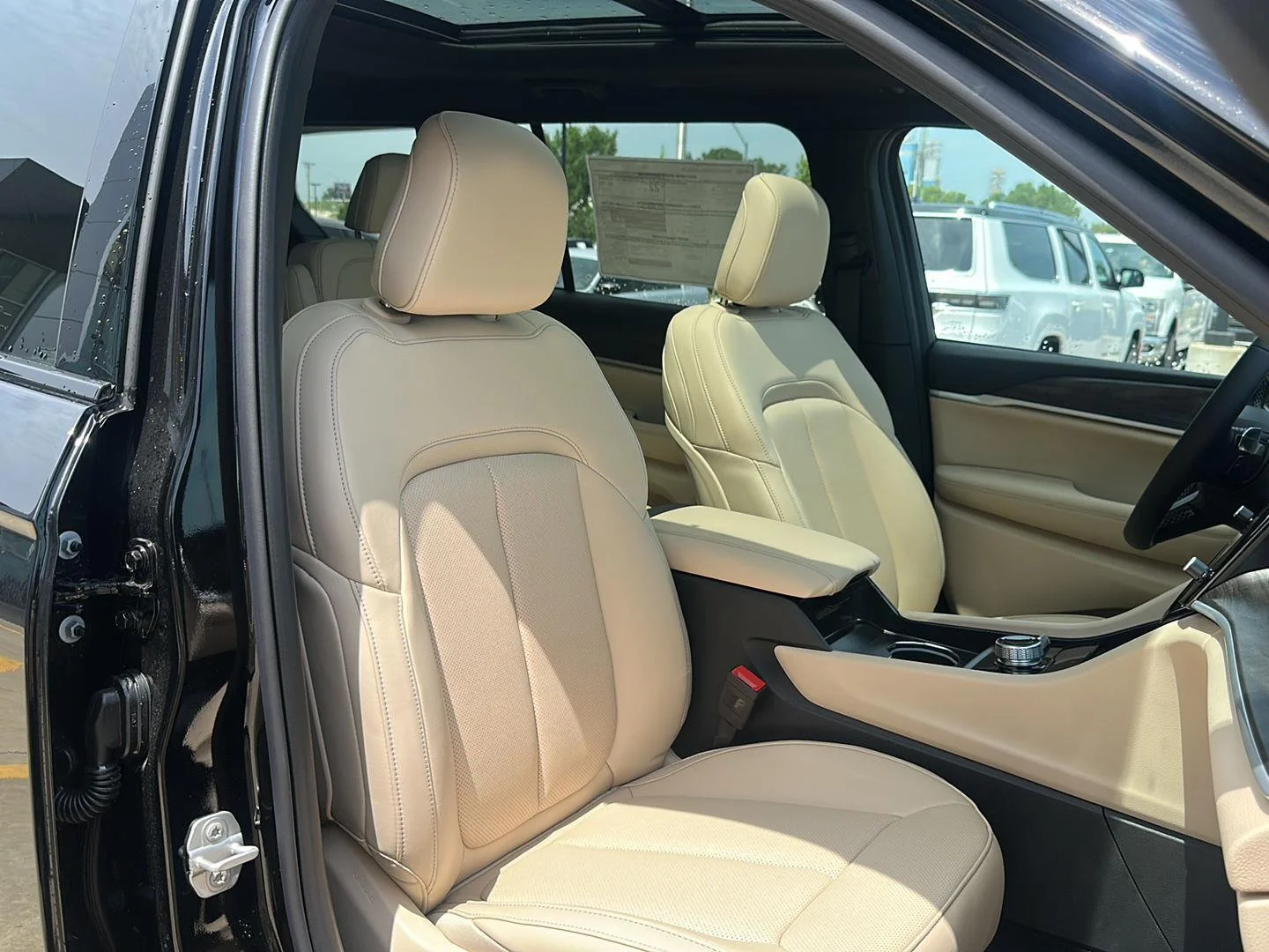 New 2026 Diamond Black Crystal Pearlcoat Jeep Limited image 45