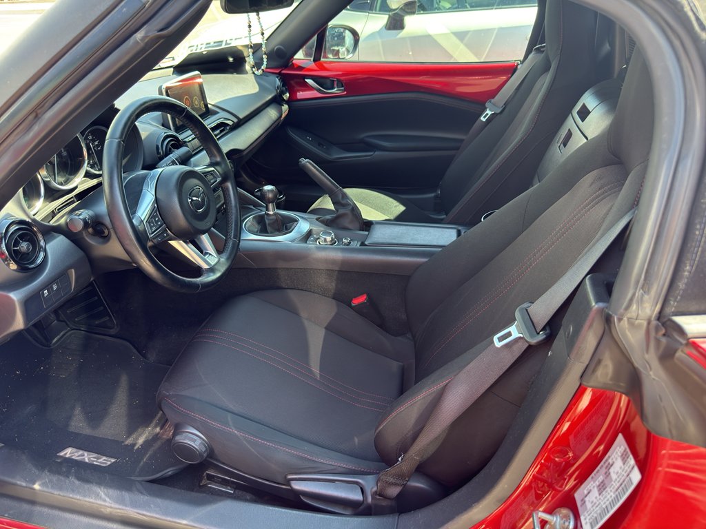 Used 2016 Soul Red Metallic Mazda Club image 9