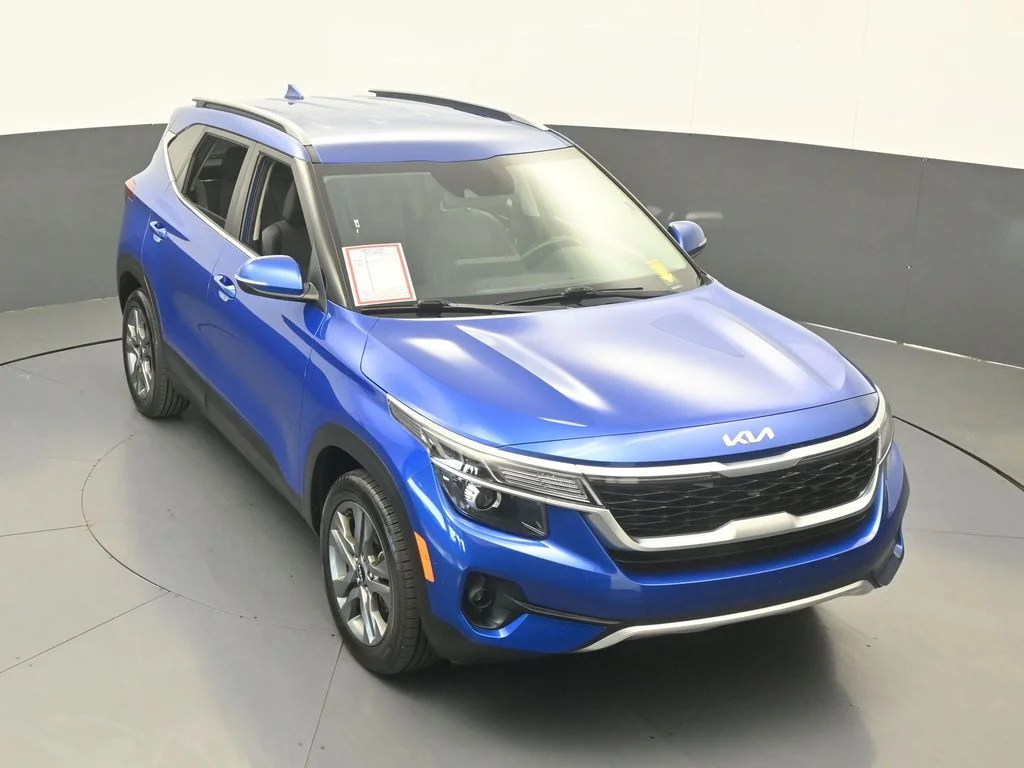 Used 2023 Neptune Blue Kia S image 49