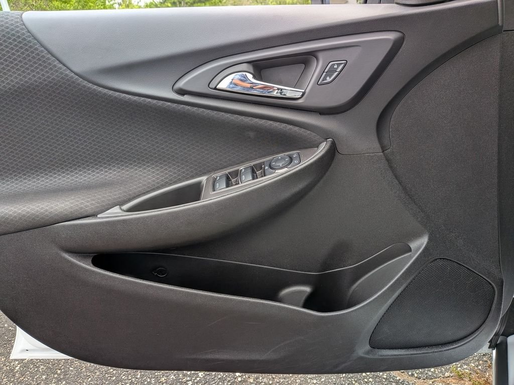 Used 2025 White Chevrolet LT image 31