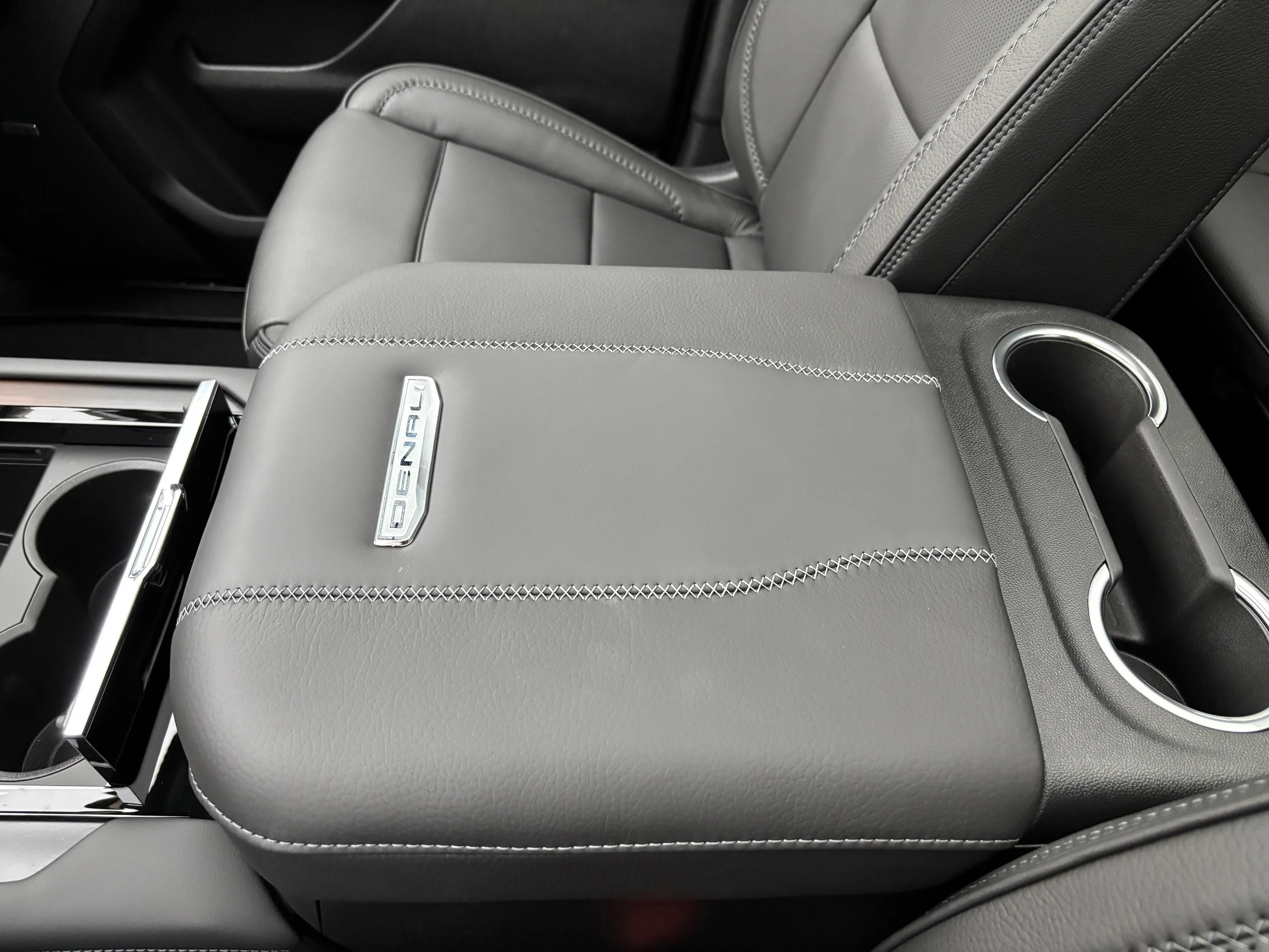 2026 GMC Yukon XL Denali - Photo 36