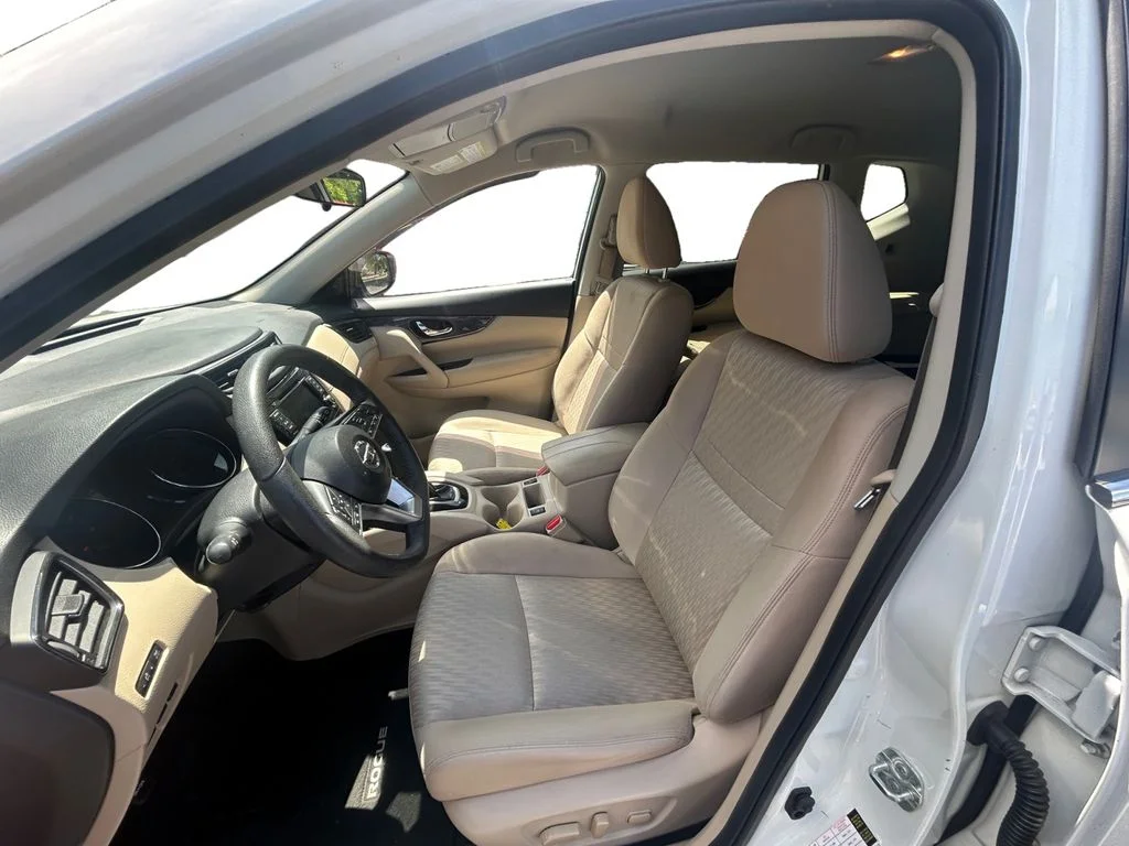 Used 2019 Pearl White Nissan SV image 10