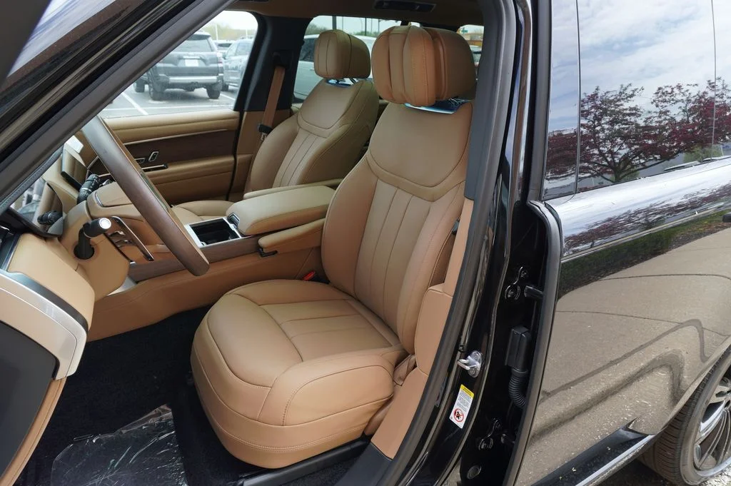 New 2026 Santorini Black Land Rover SE image 14