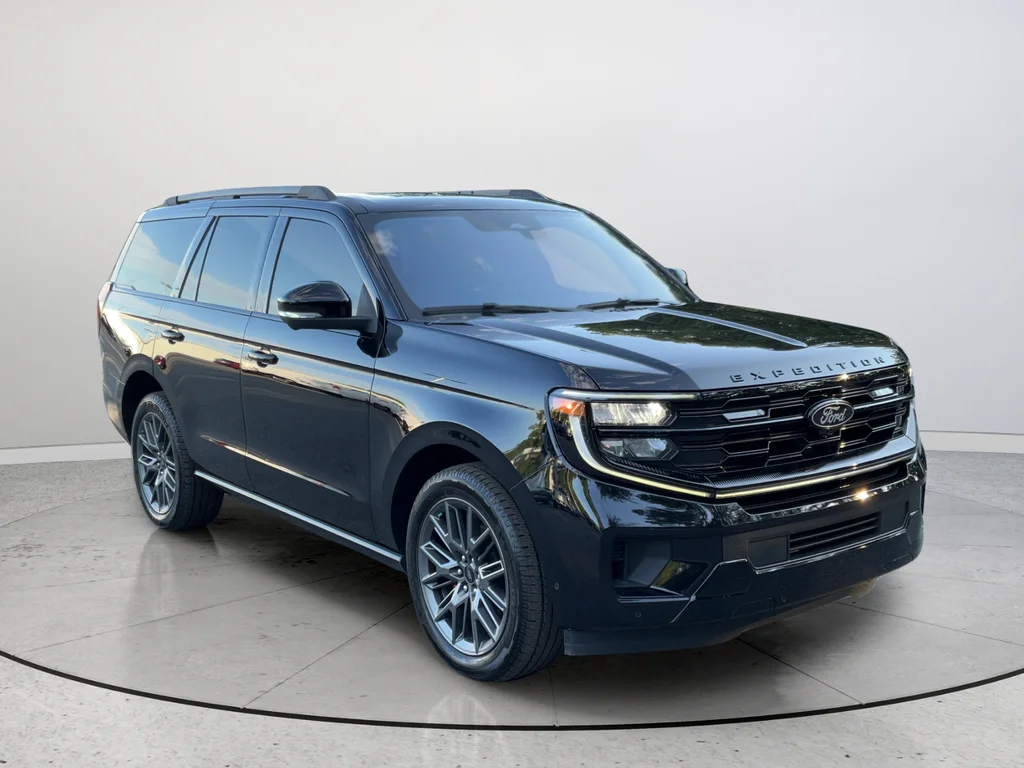 Used 2025 Black Ford Platinum image 1