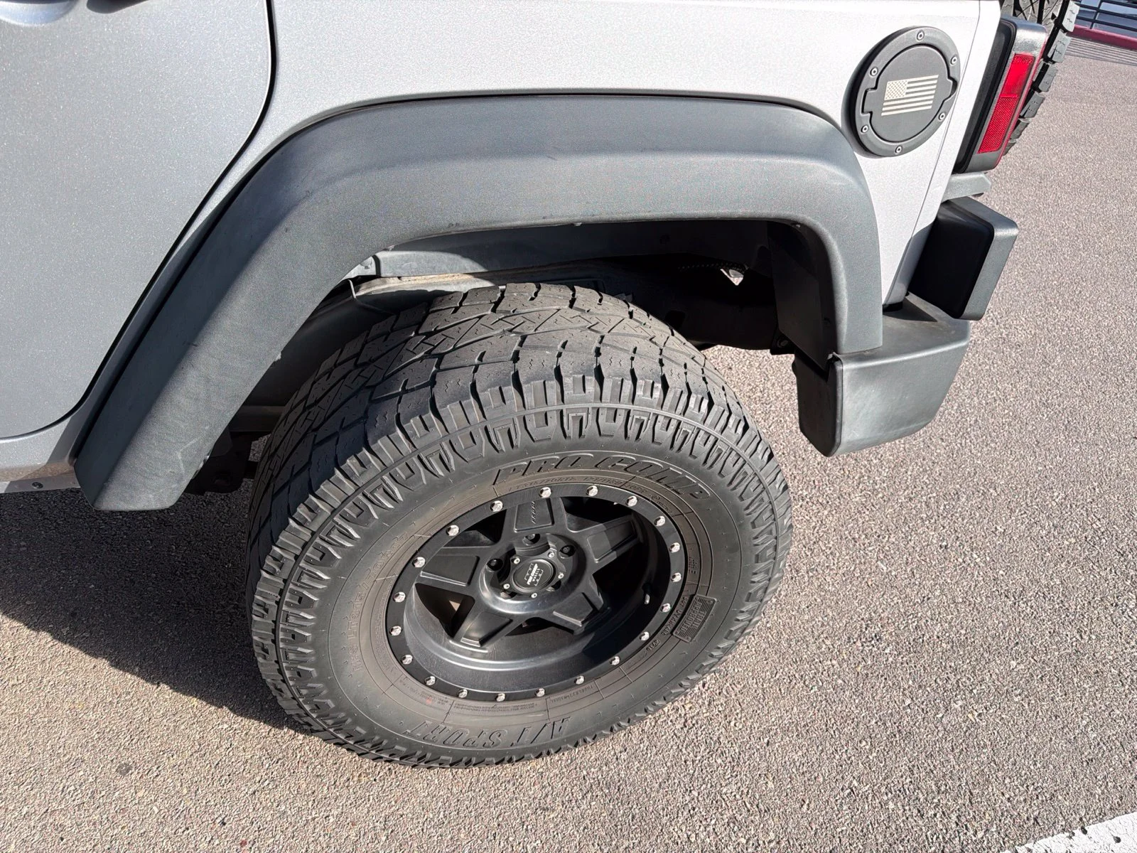 Used 2015 Silver Jeep Unlimited Sport image 6