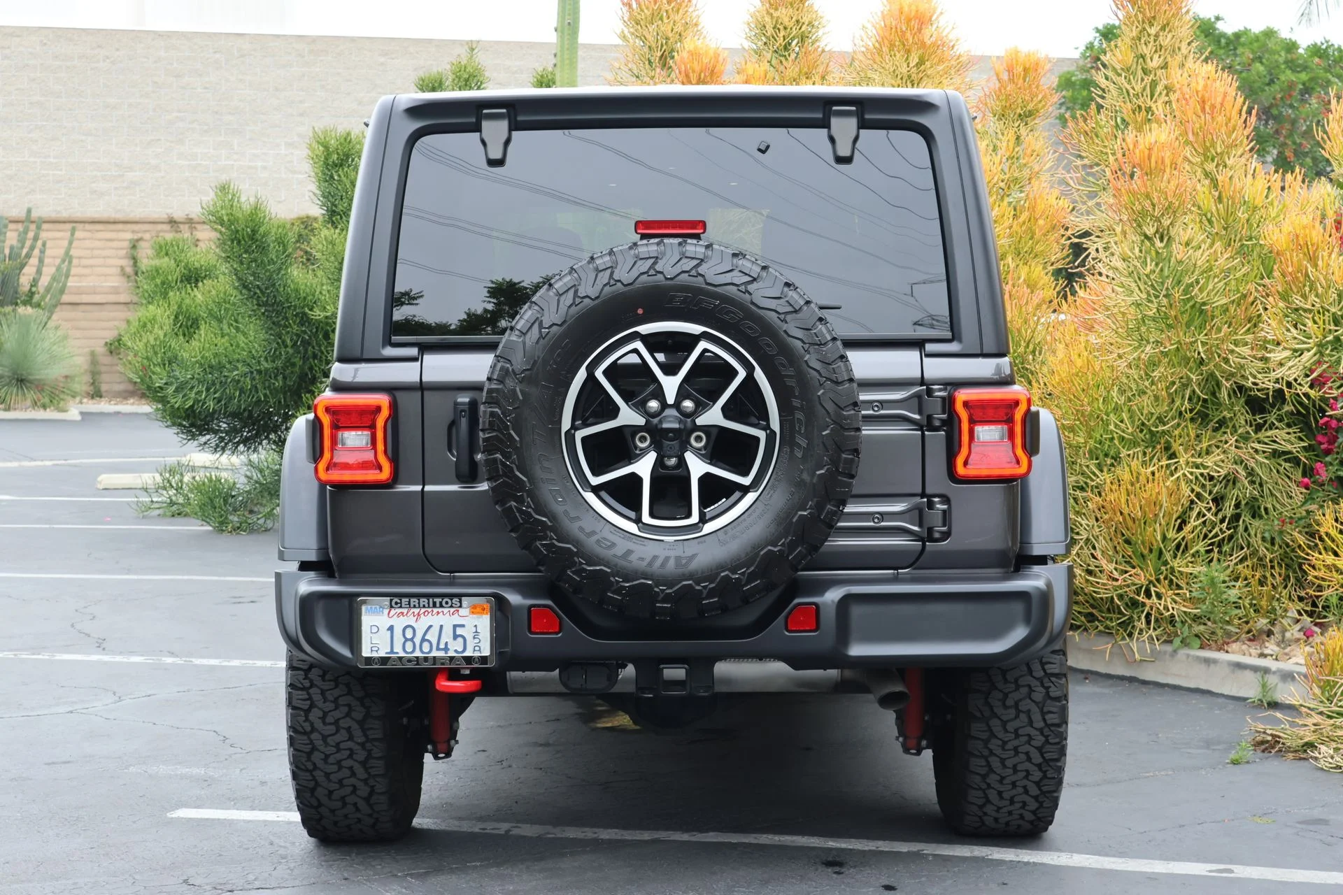 Used 2024 Gray Jeep Rubicon image 4