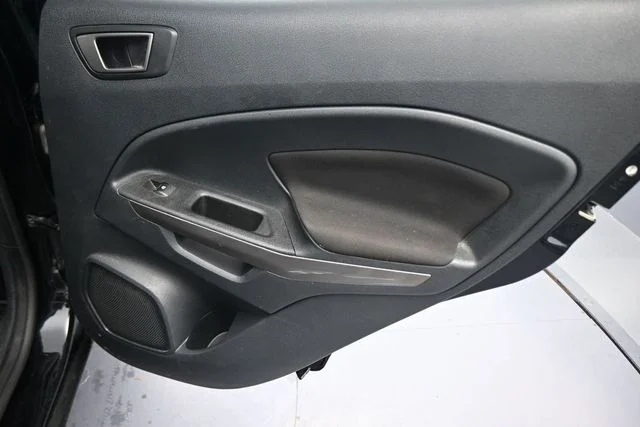Used 2020 Black Ford SE image 15