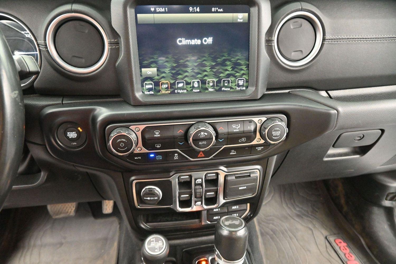 Used 2022 Bright White Clearcoat Jeep Unlimited Sahara image 20