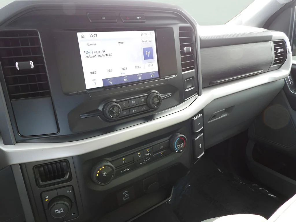 Used 2023 Oxford White Ford XLT image 24