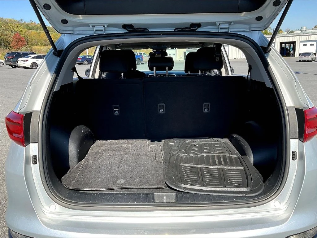 Used 2020 Sparkling Silver Kia LX image 25