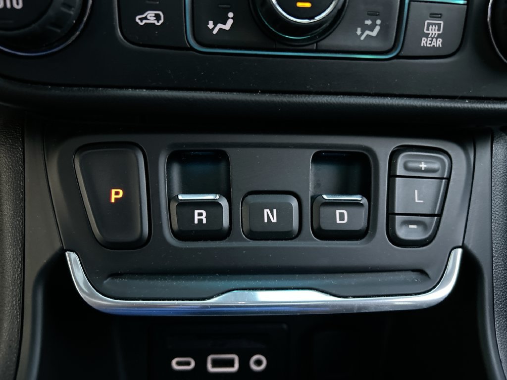 Used 2019 Silver GMC Denali image 20