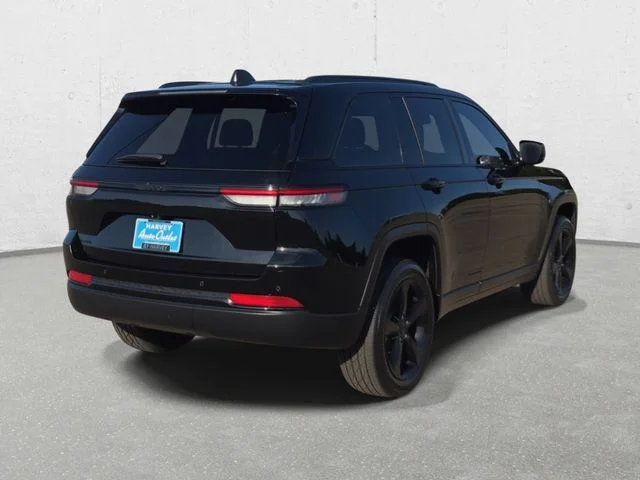 Used 2023 Diamond Black Jeep Altitude X image 5