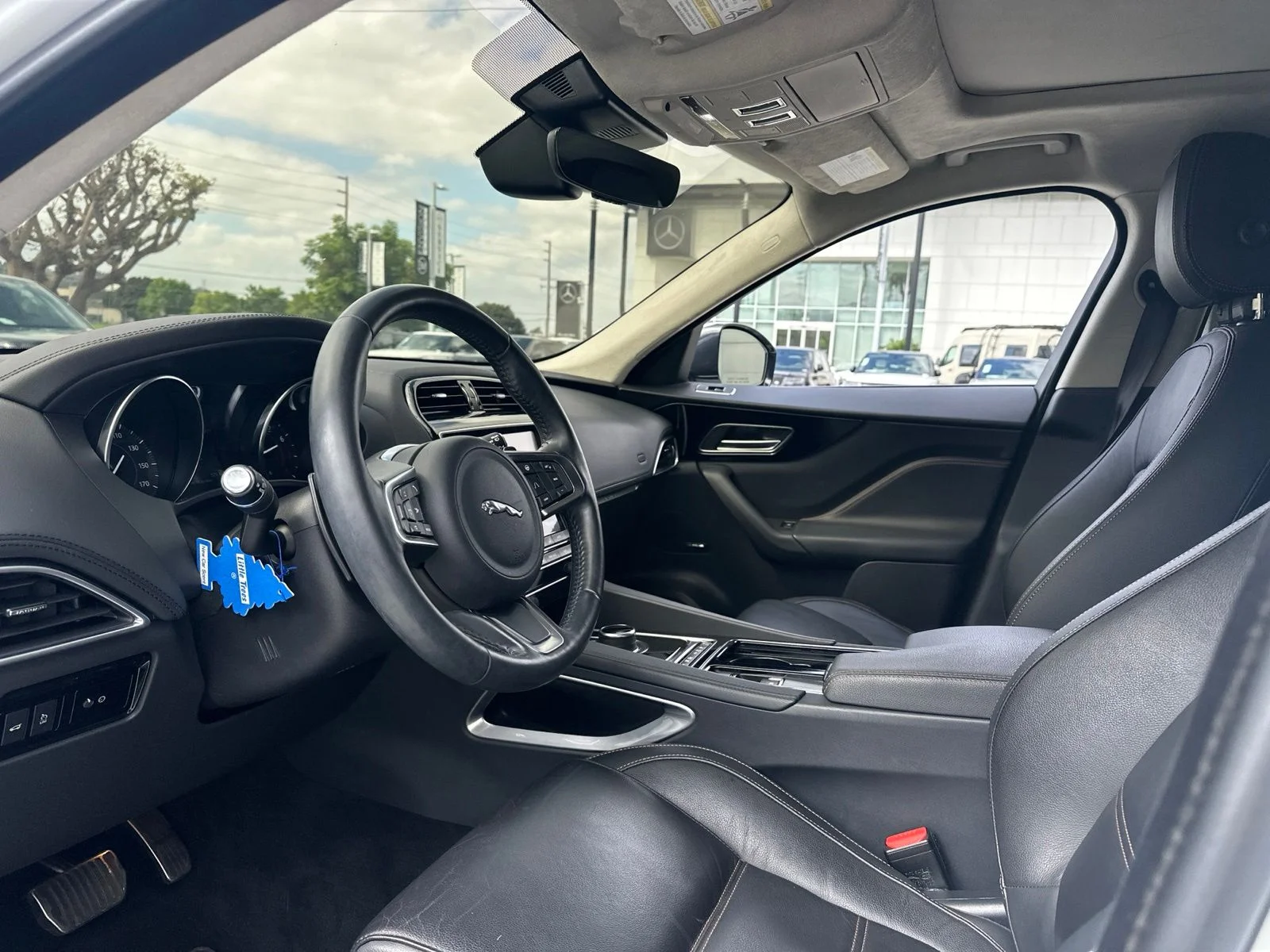 Used 2019 White Jaguar 25t Prestige image 19