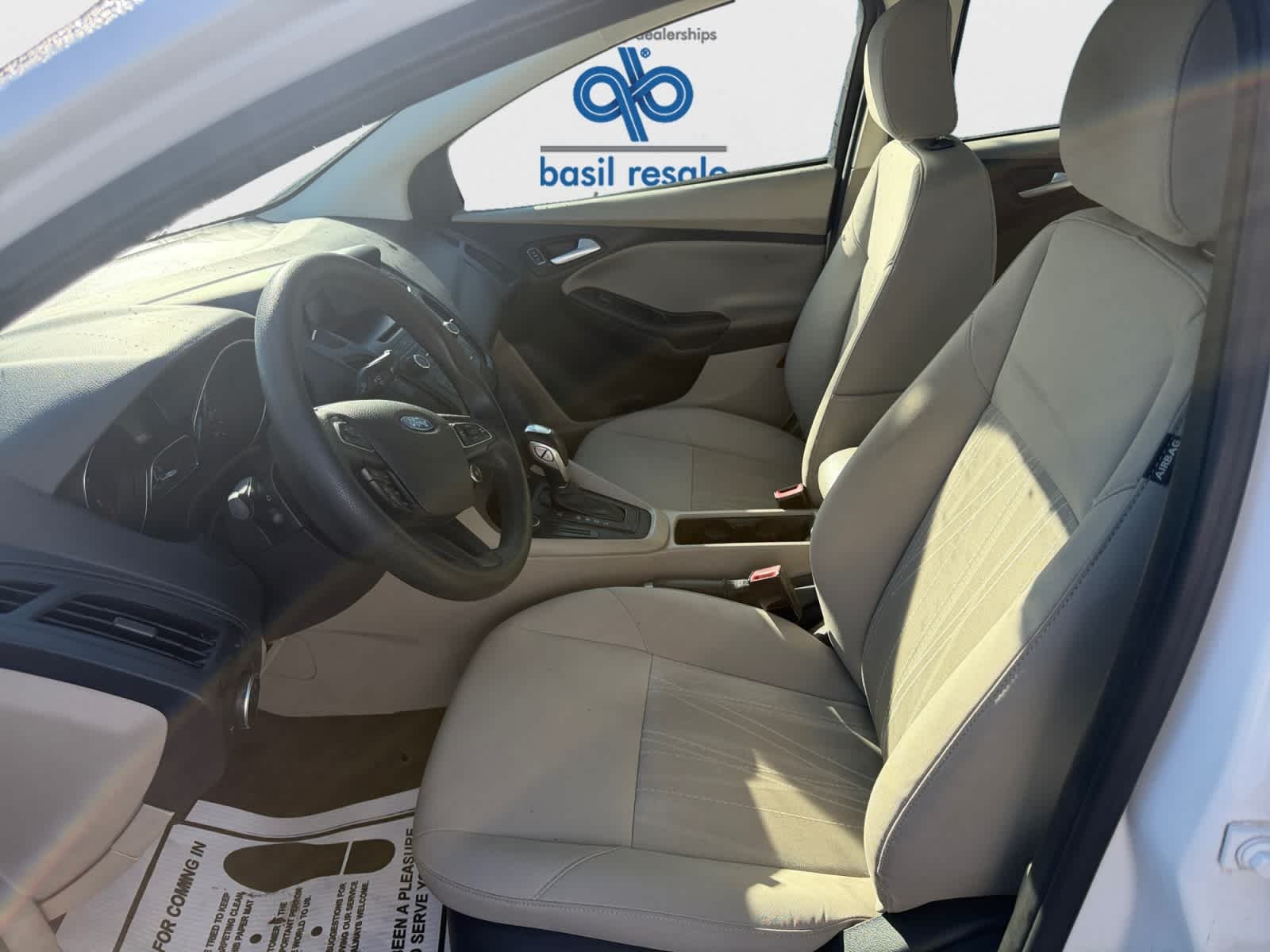 Used 2015 Oxford White Ford SE image 11