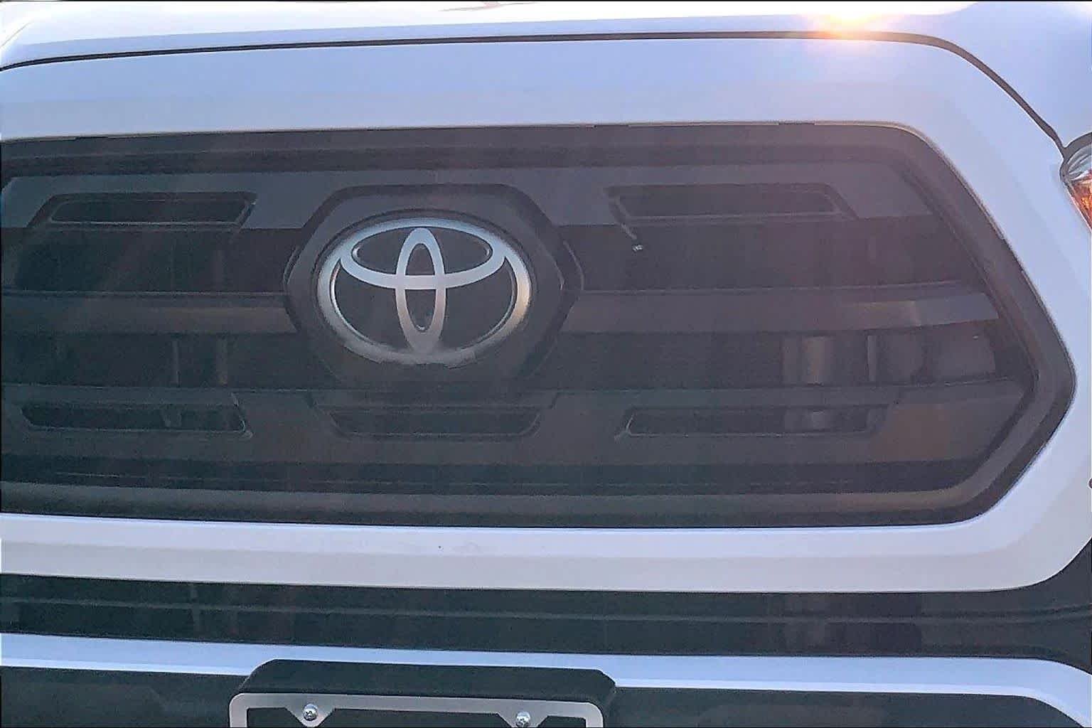 Used 2019 Super White Toyota SR image 30