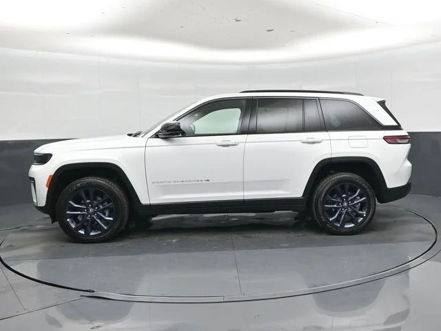 New 2026 Bright White Clear-Coat Exterior Paint Jeep  image 26