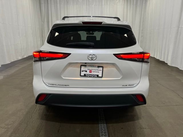 Used 2023 Beige Toyota XLE image 4