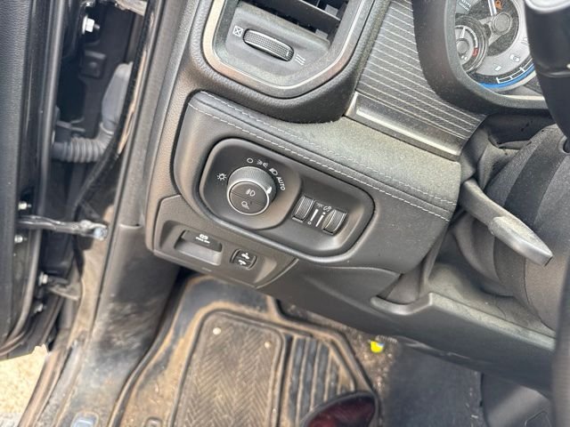 Used 2019 Diamond Black Ram Limited image 15