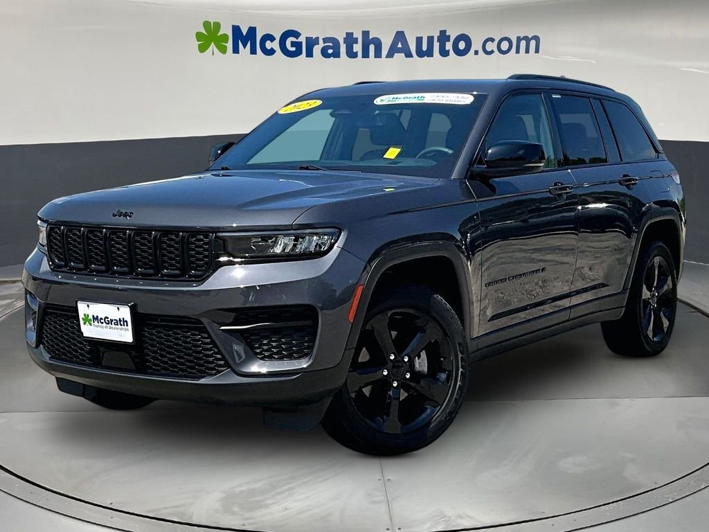 Used 2023 Gray Jeep Altitude X image 3