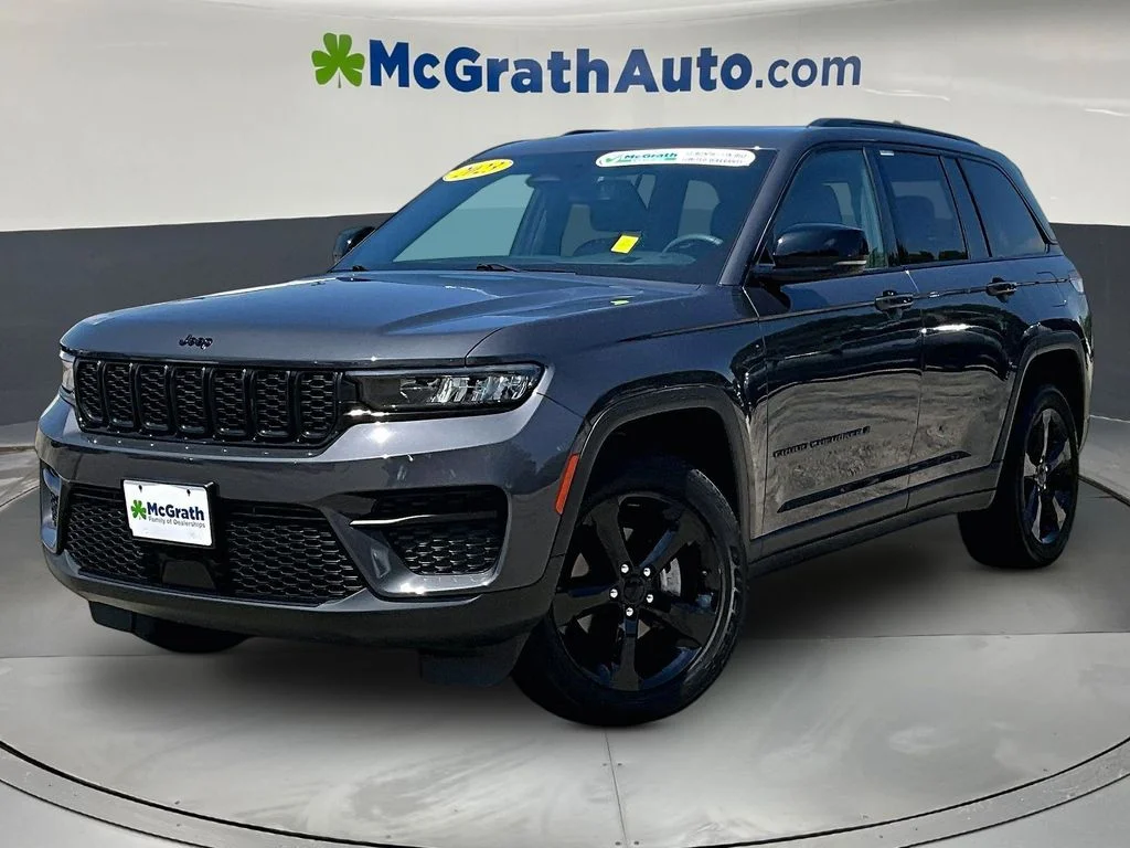 Used 2023 Gray Jeep Altitude X image 3