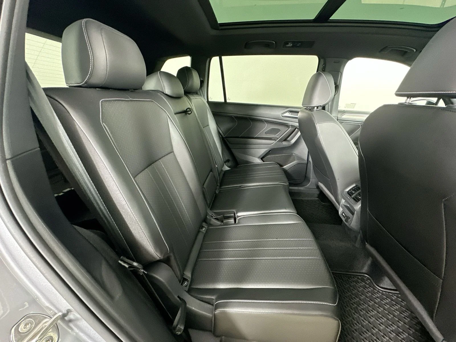 Used 2024 Silver Volkswagen  image 41