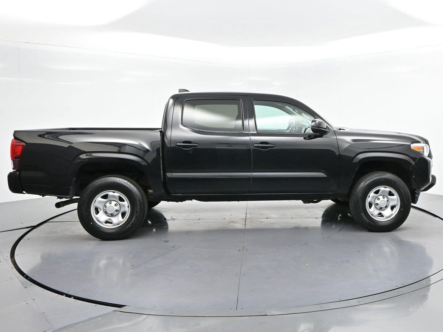 Used 2022 Midnight Black Metallic Toyota SR image 8