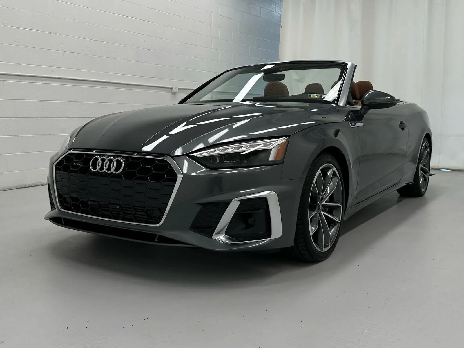 Used 2024 Daytona Gray Pearl Effect/Black Roof Audi S line Premium Plus image 4