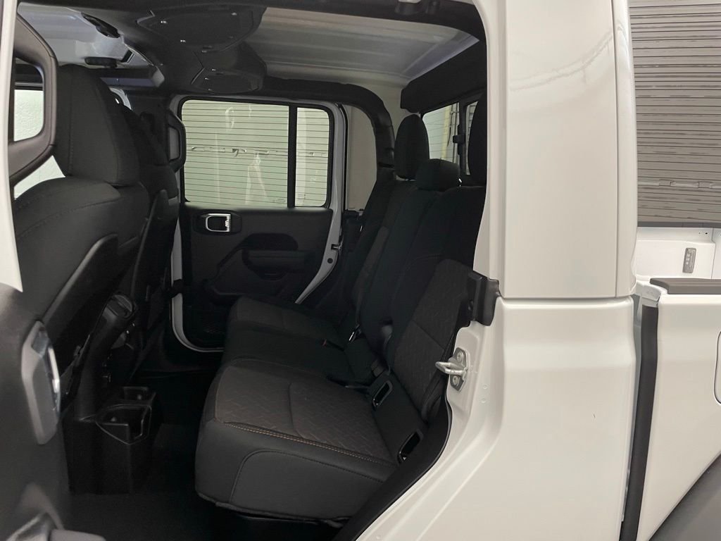 New 2026 Bright White Clear-Coat Exterior Paint Jeep Mojave image 16