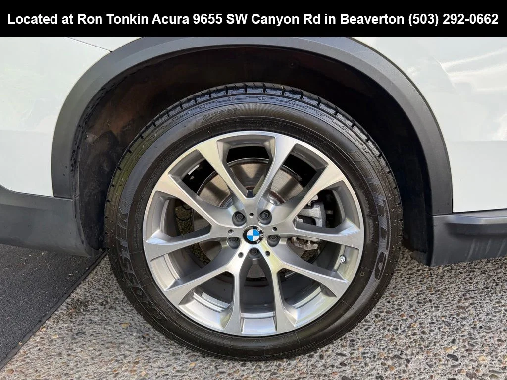 Used 2024 Alpine White BMW xDrive40i image 9