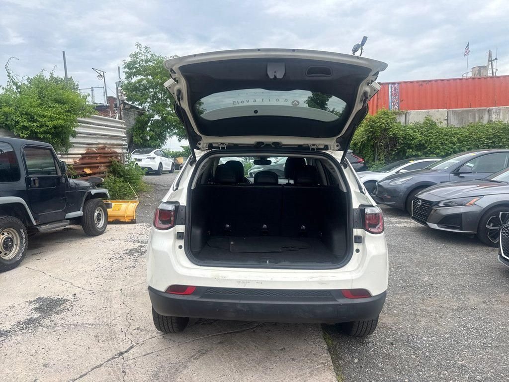 Used 2020 White Jeep Latitude image 24
