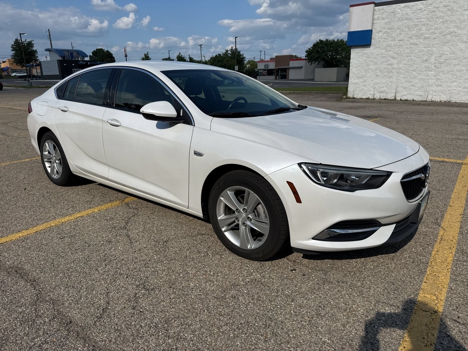 Used 2019 White Frost Tricoat Buick Preferred image 11