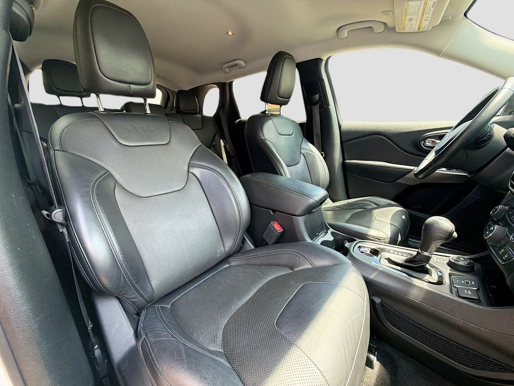 Used 2020 Bright White Clearcoat Jeep Limited image 24