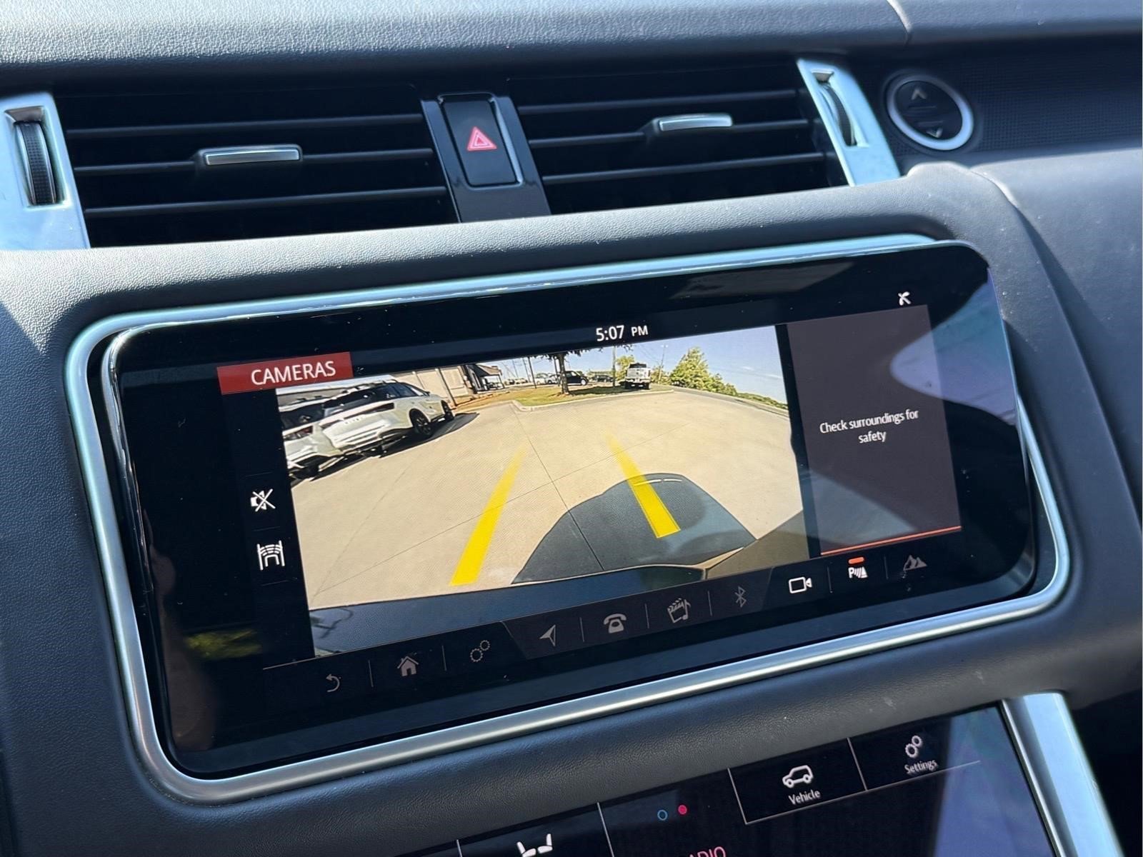 Used 2019  Land Rover Dynamic image 25