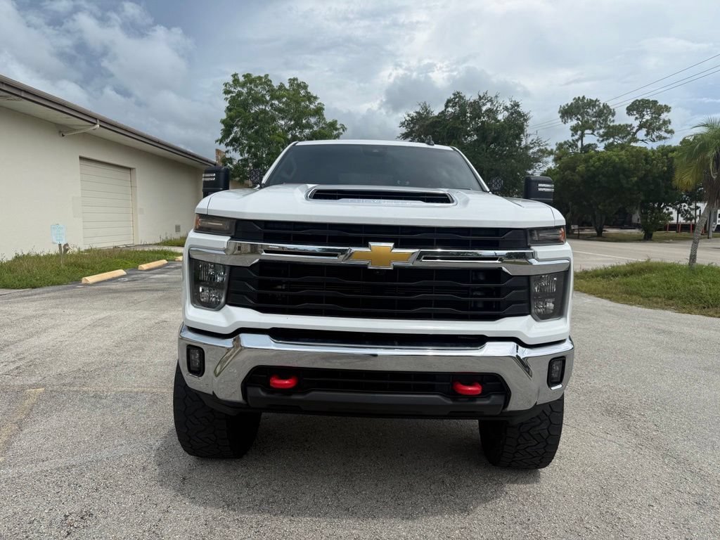 Used 2024 Summit White Chevrolet LT image 4