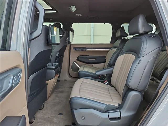 New 2026 Wolf Gray Ebony Black Roof KIA GT-Line (A1) All-Wheel Drive image 11