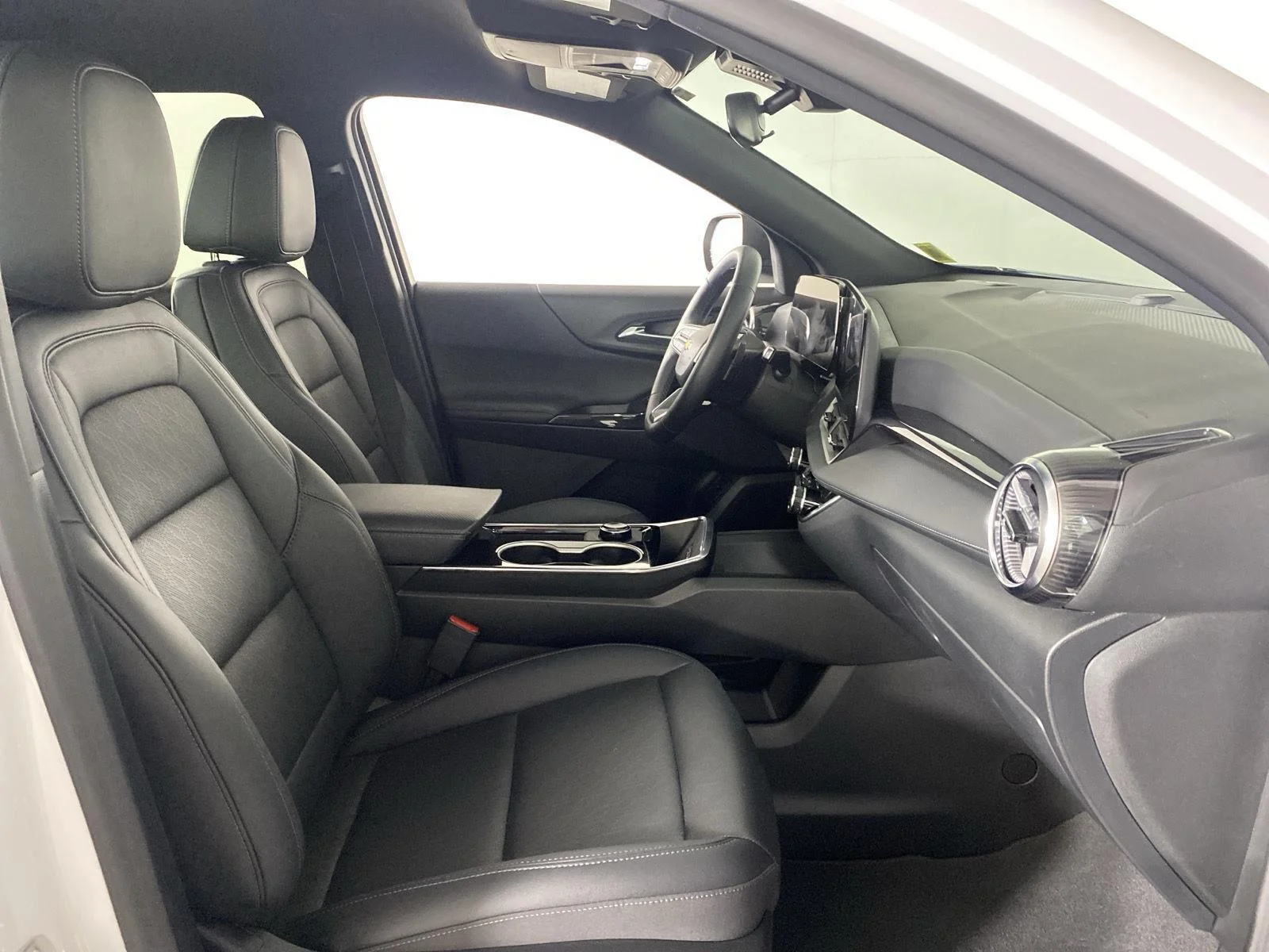 Used 2026 Summit White Chevrolet AWD LT image 27