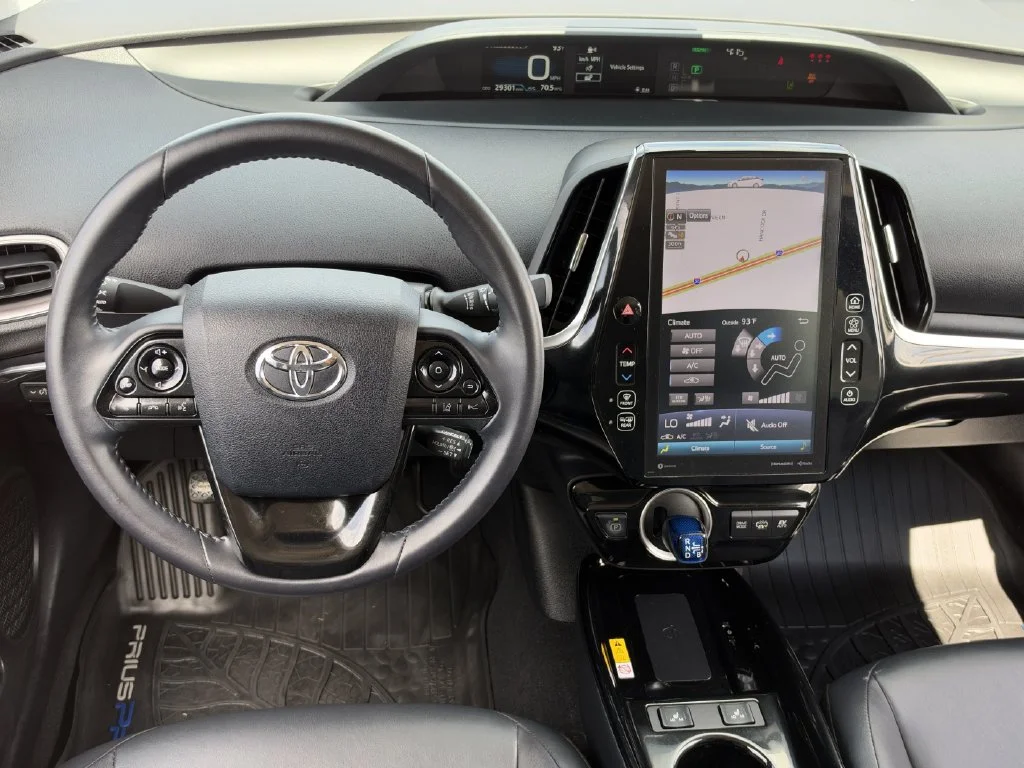Used 2020 White Toyota XLE image 13