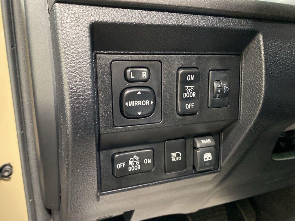 Used 2018 Quicksand Toyota SR5 image 19