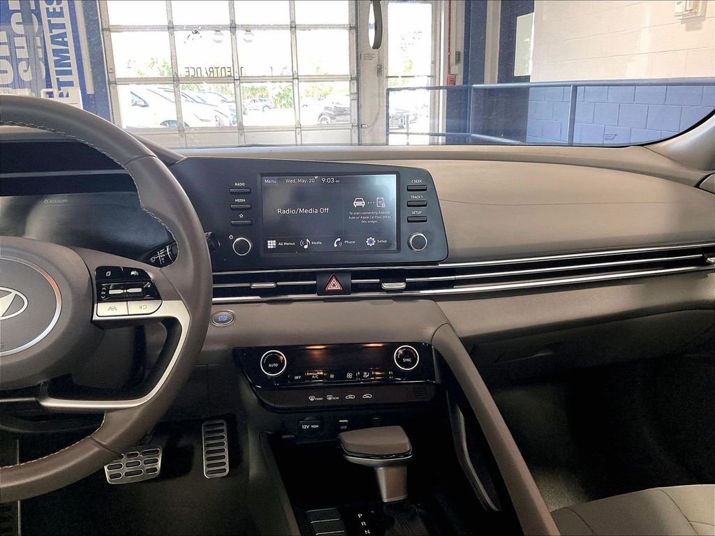 Used 2025 Red Hyundai SEL Sport image 18